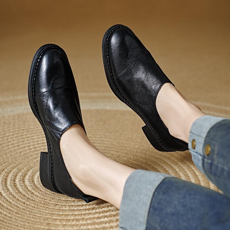 Fashion 2025 New Spring Genuine Leather Women Shoes Round Toe Women Pumps Brogue Designs Shoes for Women Med Heel Loafers Ladies Shoes