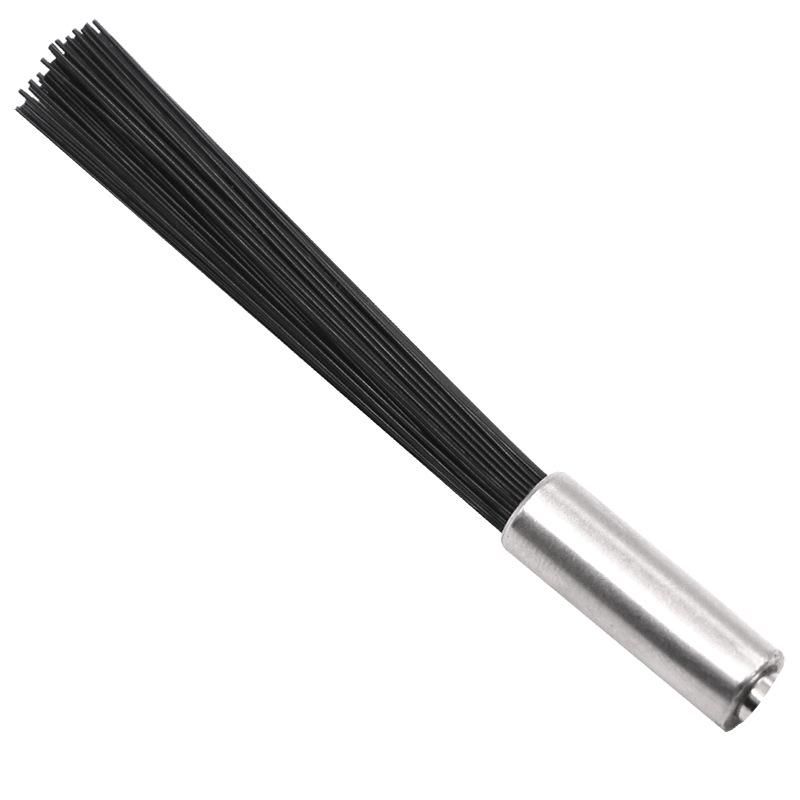 Kartáč na čištění karbonových usazenin pro spalovací komoru motoru