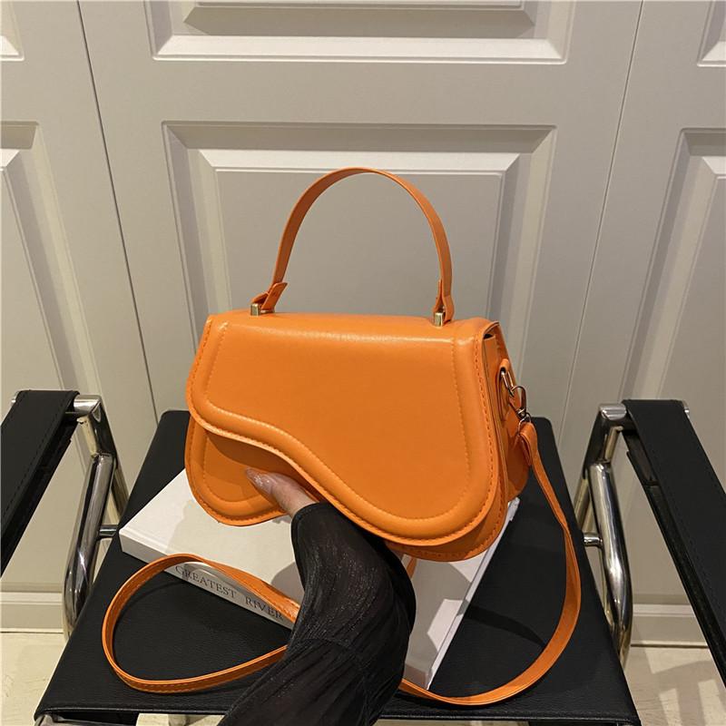 This year's popular temperament women's bag fashion solid color Korean version shoulder bag women's winter classic versatile commuter underarm bag
