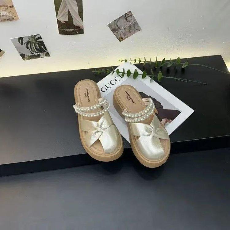 

Popular muffin bottom bag head slippers women s 2025 summer new out pearl string chain lightweight versatile comfortable slippers 40