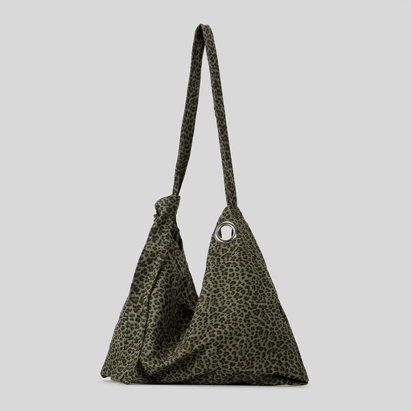 

Эта сумка через плечо большой вместимости — универсальная повседневная и ретро-сумка для поездок на работу. чёрный