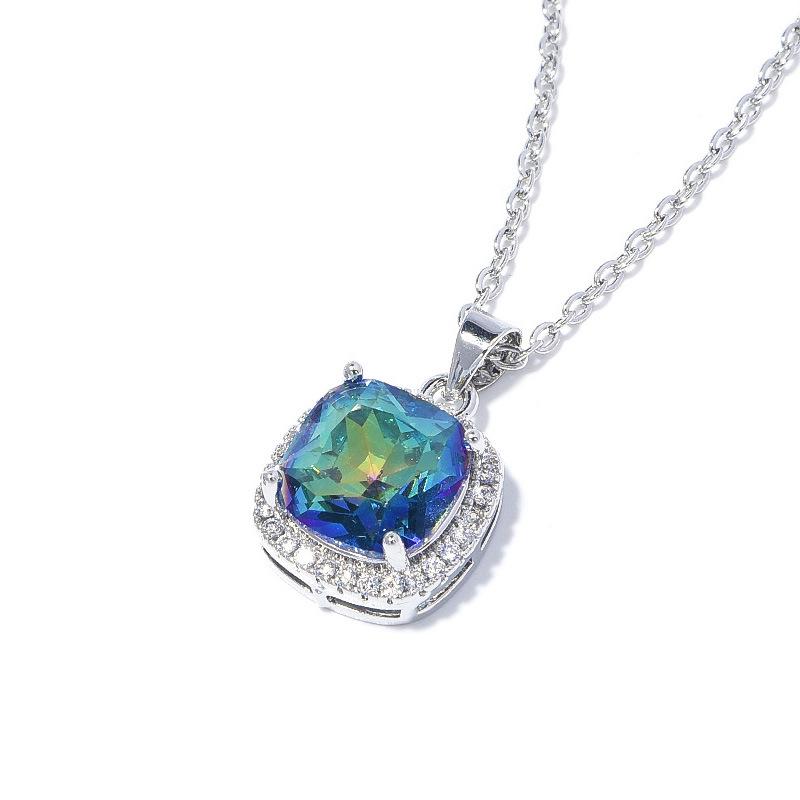 Europe and The United States Luxury Inlaid AAA Zircon Necklace Jewelry Female Fashion Square Joker High Sense Necklace.