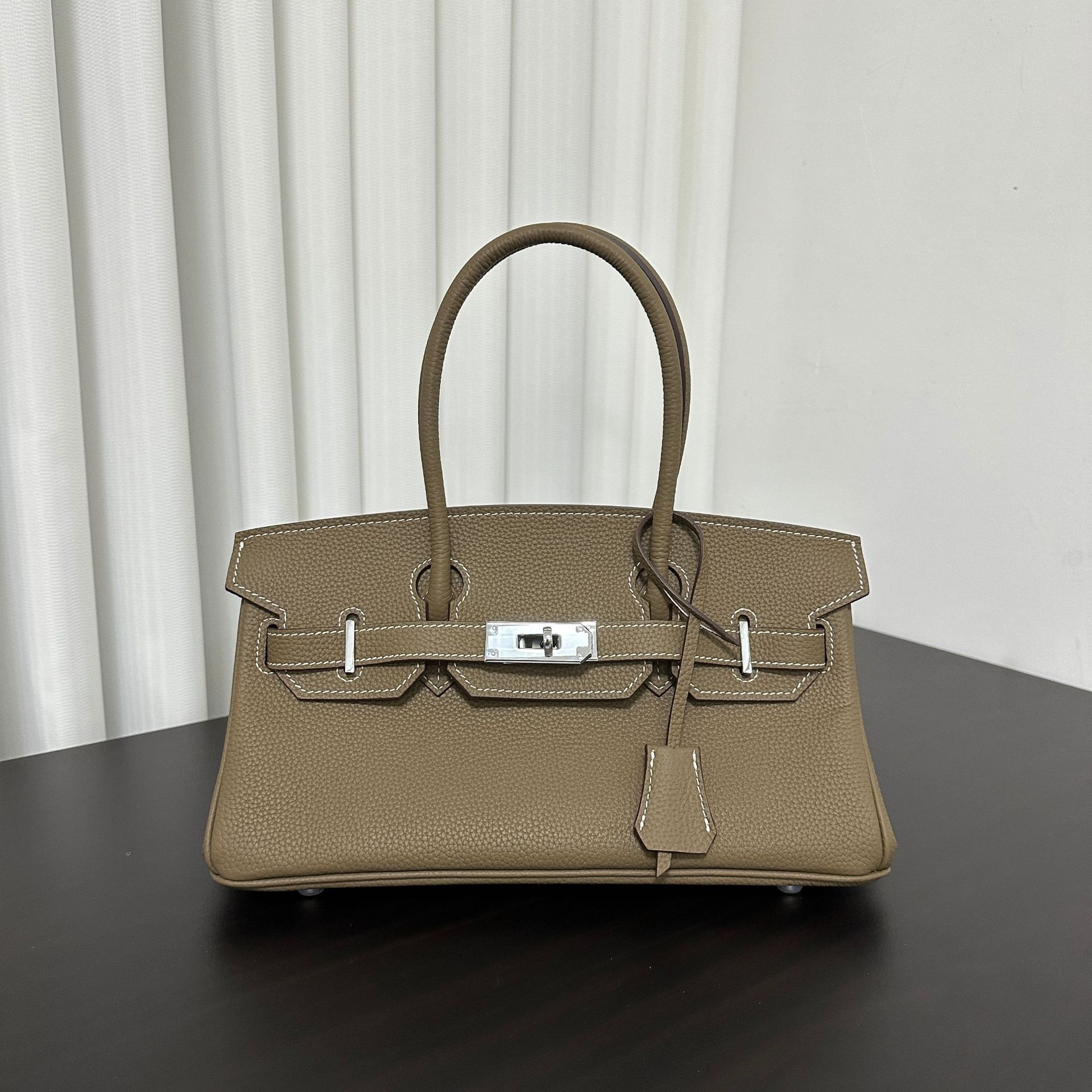 

Сумка Haute Couture High End Safi Thread Head Leather Horizontal Platinum Bag, вместительная, универсальная, ручная женская сумка 29x15x15.5cm