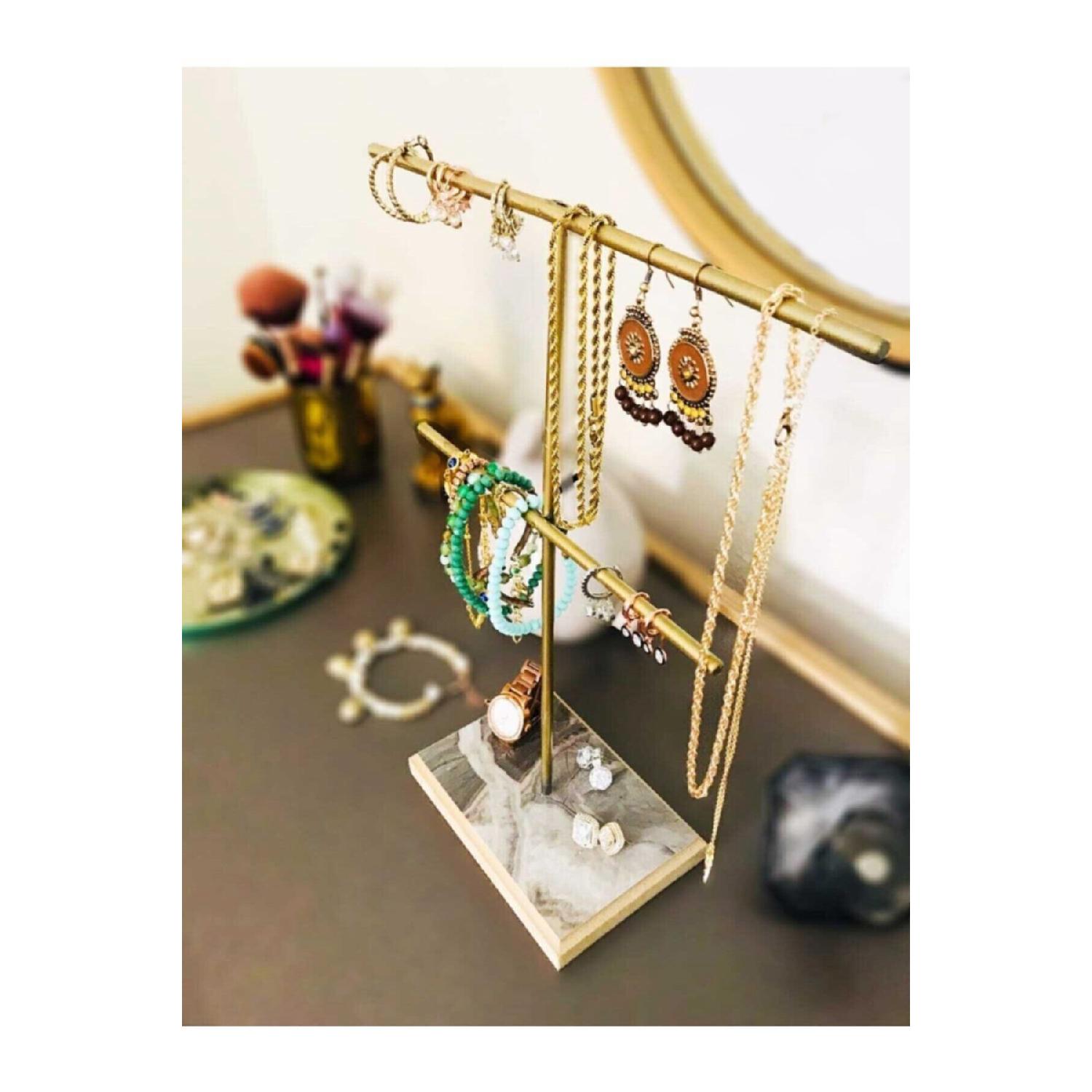 

Gold Gold Jewelry Stand золотий