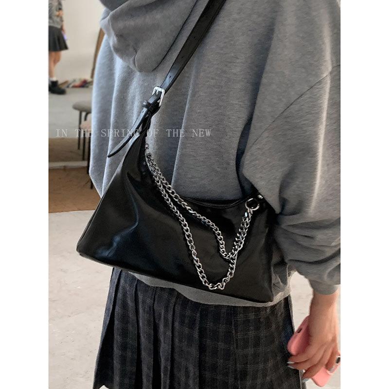 Retro Niche Armpit Bag Women's 2025 Autumn New Fashion Korean Baguette Bag Large Capacity Chain Armpit Bag