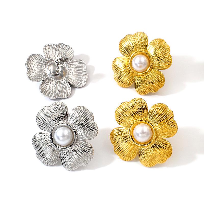 Stylish Titanium Steel Vacuum-Plated Lightweight Luxury Flower Stud Earrings