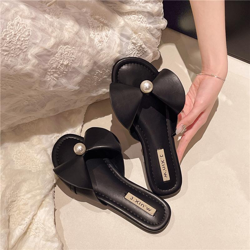 Fashion A High-end and Elegant Flip-flops for Women To Wear in Summer in 2025, Featuring A New Bow Pearl French Flat Flip-flops