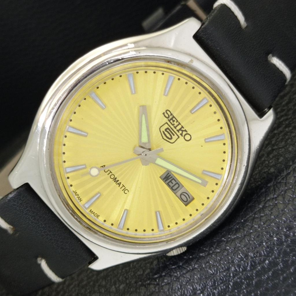 

JAPAN 7009A VINTAGE SEIKO 5 AUTOMATIC MENS GOLDEN COLOR DIAL WATCH a701310-5 R206a-a701310