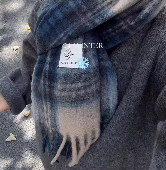 Plaid scarf female Korean atmosphere warm new dry powder autumn and winter Korean version soft fringed shawl