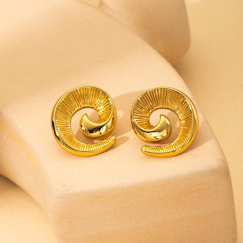 Boucles d'oreilles puce en acier inoxydable à texture métallique rétro européenne et américaine - Mode haut de gamme pour femmes