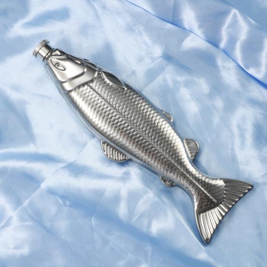 Fiskeformet lommelærke 5 oz Rustfritt stålflaske Lekkasjesikker Sklisikker Lomme-spritflaske for Utendørs Reiser Fiske Camping Fest Drikkeglass