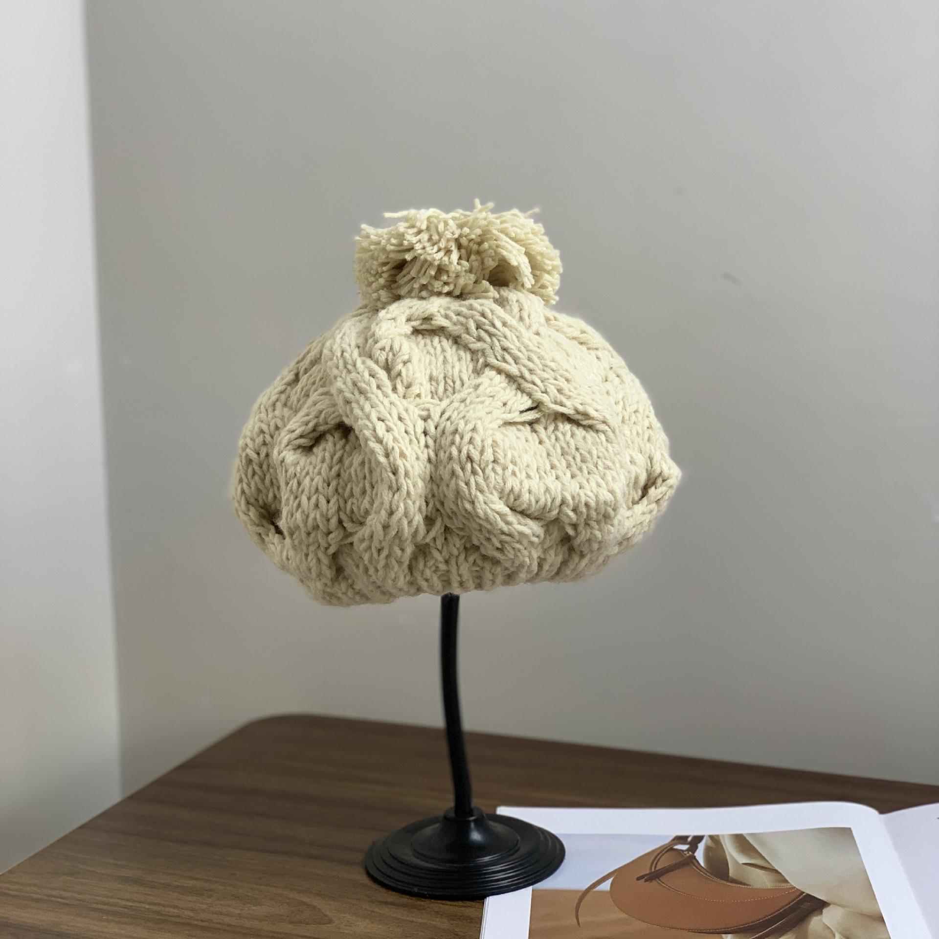 

Outdoor Korean versatile twist beret wool autumn and winter autumn knitted pullover women s winter hat casual hat M（56-58cm） хакі