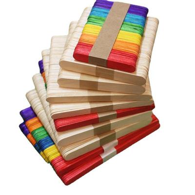 Bunte Holz-Eisstiele und Eisstiele für DIY- und Lebensmittelprojekte.