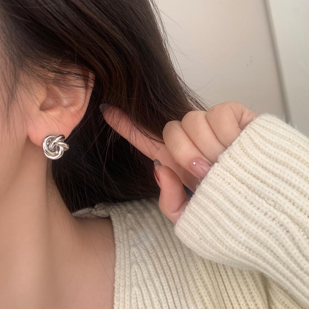 Exquisite French Retro Twisted Stud Earrings: Simple, High-End Design