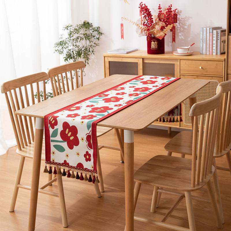 

Spring Flowers Wedding Table Runner Tulip Tassel Bed Tail Flag for Decoration Red Dust-Proof Tablecloth for Holiday Party 33x140cm