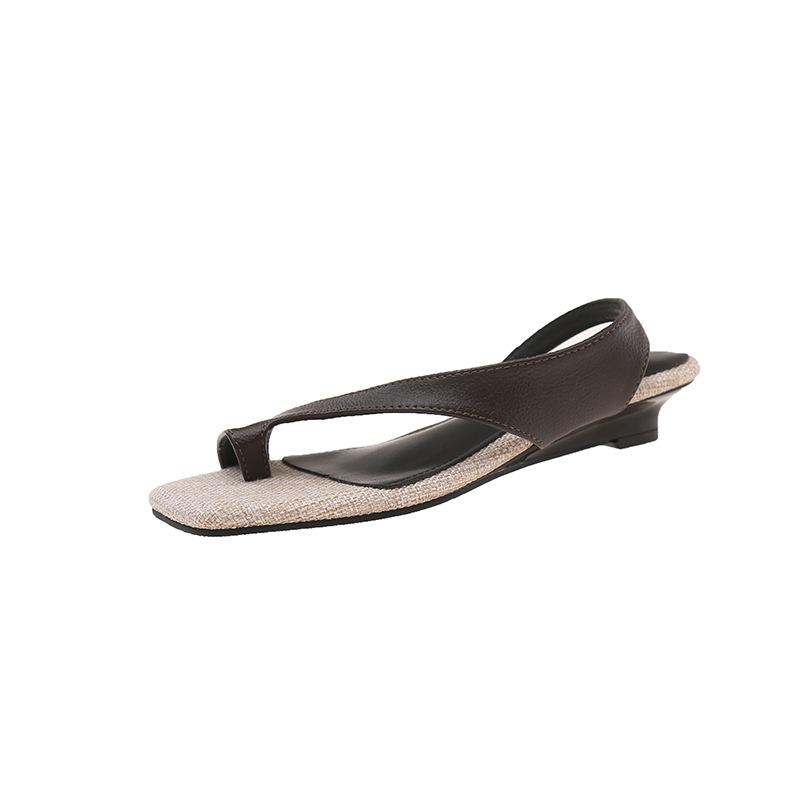 

Retro square head niche set of toe sandals for women s summer wear 2025 new flat-bottomed slope heel Roman beach cool slippers 40 темно-коричневого кольору