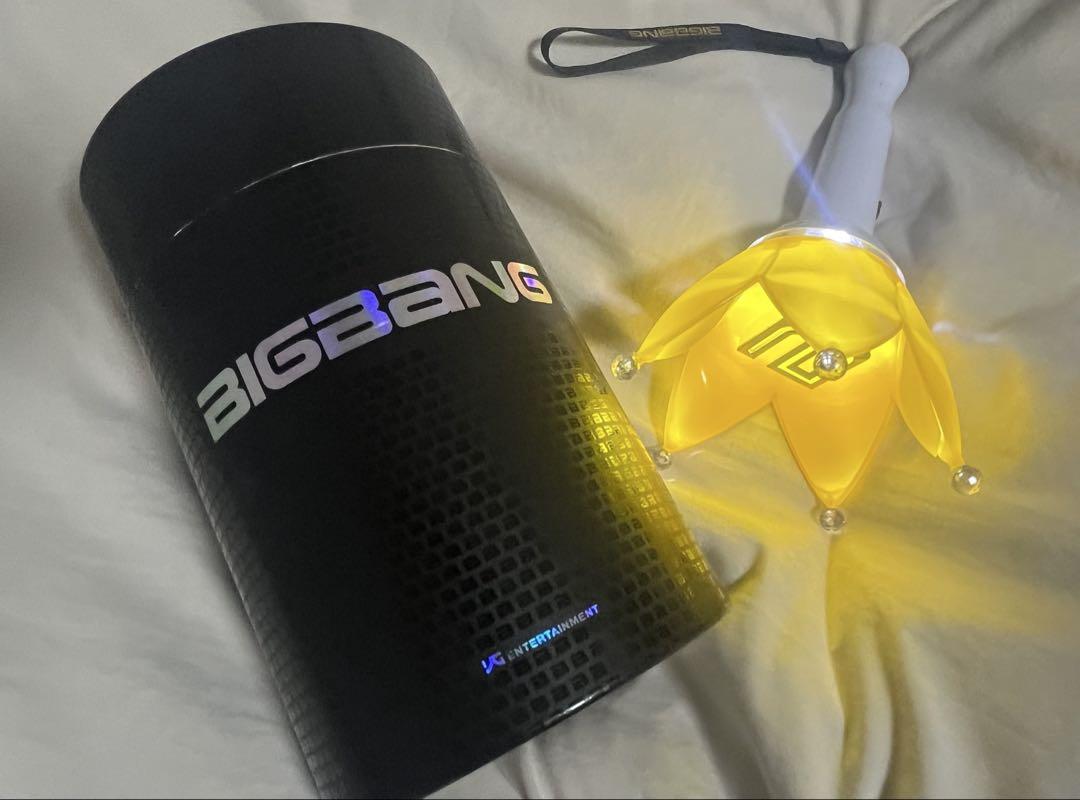 

[Б/У] BIGBANG корейский официальный лайтстик версии 3 с цилиндрической коробкой и ремешком
