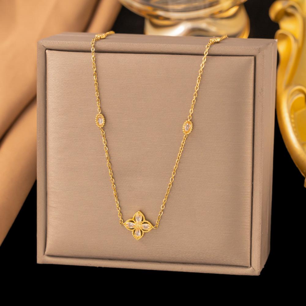 Luxury Gold Plated Crystal Clover fashion necklaces and gold plated necklace set for Elegant Gift