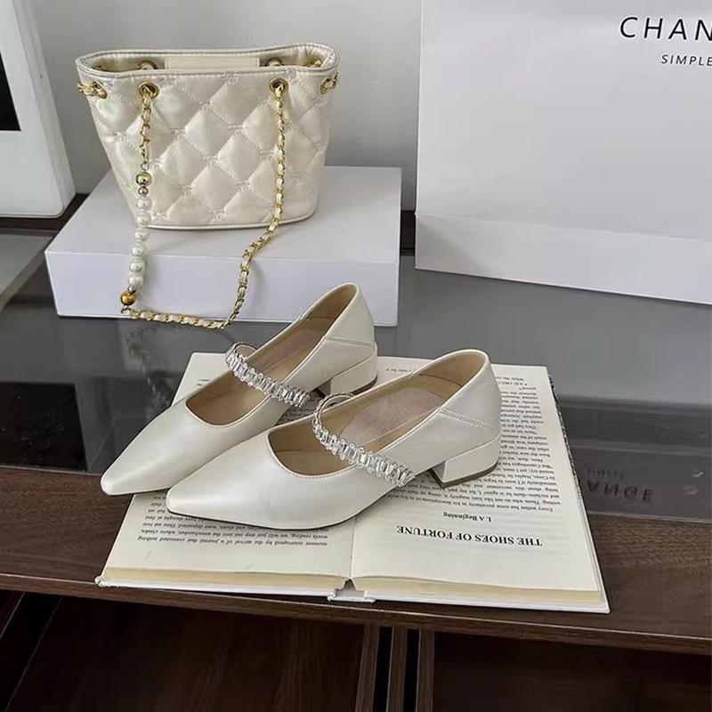 Celebrity Feng Shui Diamond Shallow Mouth Temperament French Pointed Flat Heel Single Shoes Elegant Fashion Grandma Shoes Thick Heel Mary Jane Shoes