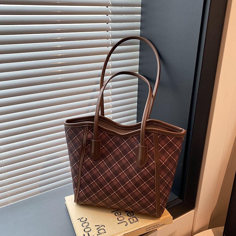 Large-capacity bag women's autumn and winter versatile new casual shoulder bag texture rhombus commuter tote bag