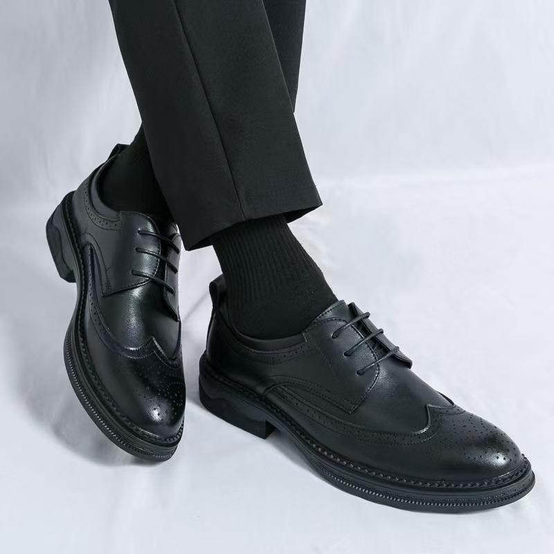 Fashion Spring Autumn New Designer Dress Shoes for Men Fashion Casual Solid Color Leather Shoes Male Lace Hallow Brogue Shoe Man