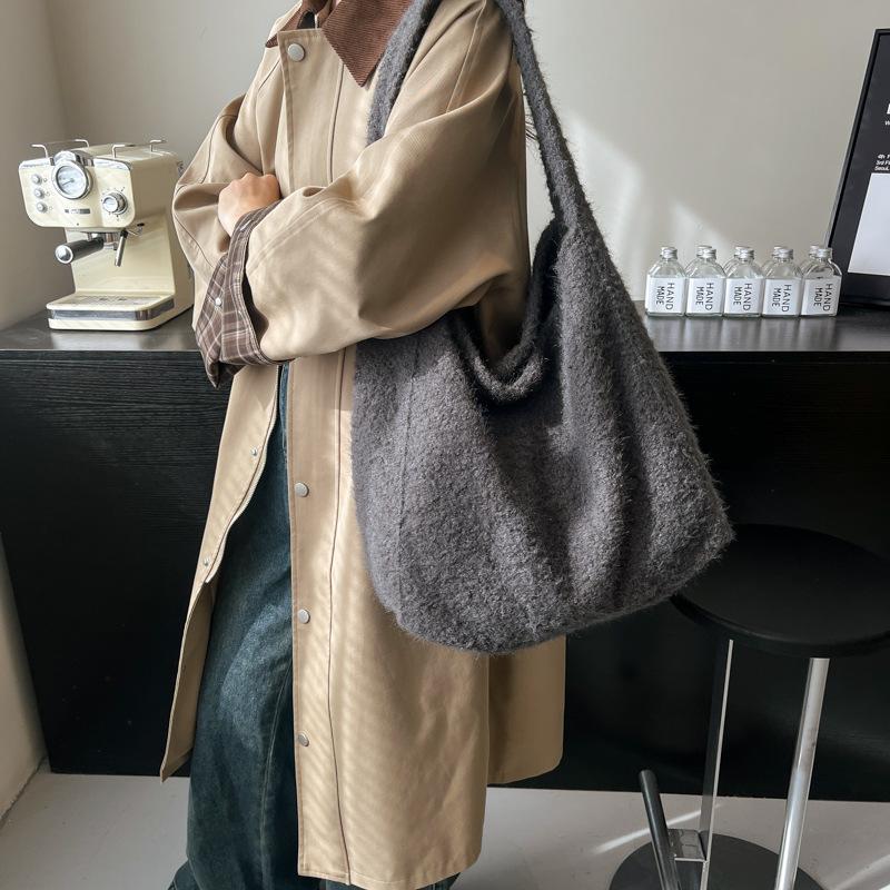 New commuter retro lazy wind large capacity personalized niche woolen single shoulder underarm tote bag