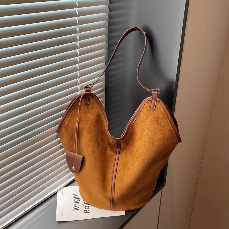 Torba o dużej pojemności damska nowa jesienno-zimowa retro modna torba na ramię niszowa wszechstronna torba tote do dojazdów duża torba