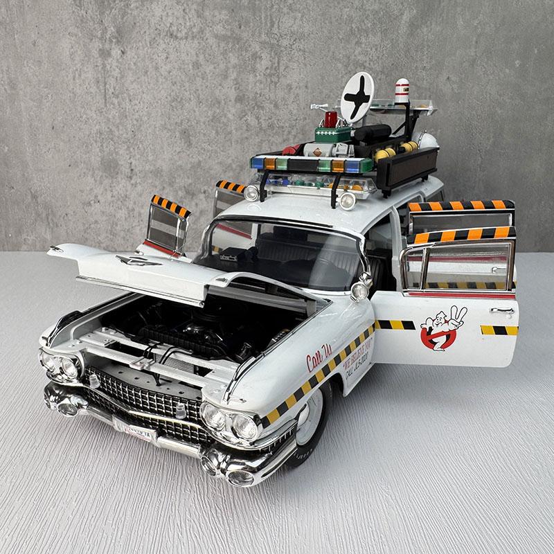 1: 18 Ghostbusters ECTO-1 Ghost Car Fine Edition Car Model