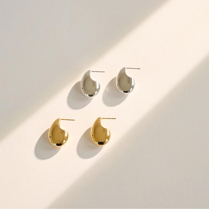 Glossy Water Drop Earrings: S925 Silver Needle, Trendy Light Luxury, High-End Summer Style Studs.