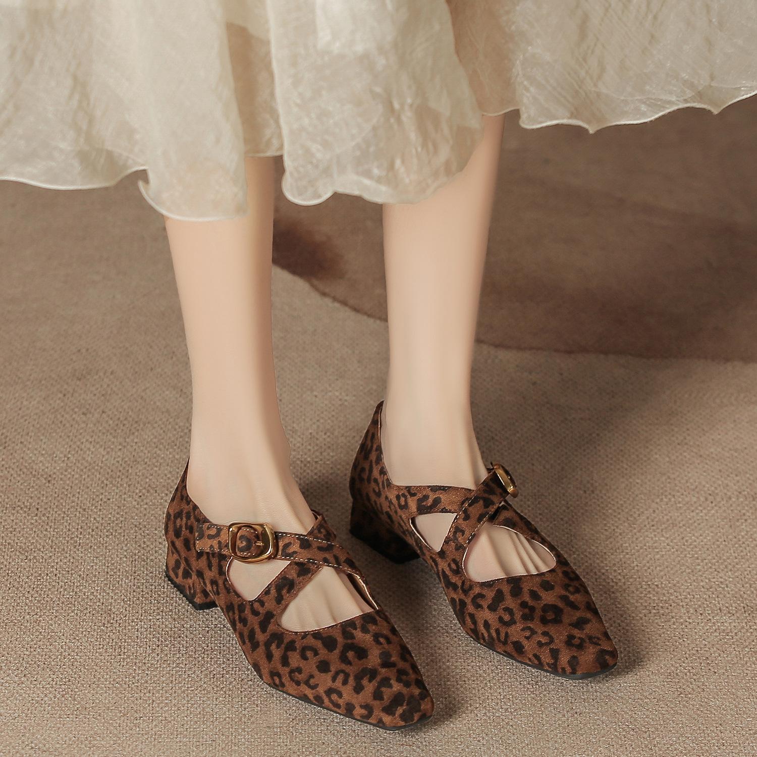 

Туфли на низком каблуке High sense, легкие, с поясом вилкой, женские, модные, замшевые, с леопардовым принтом, одинарные, с квадратным носком и толстым каблуком, туфли Mary Jane 40