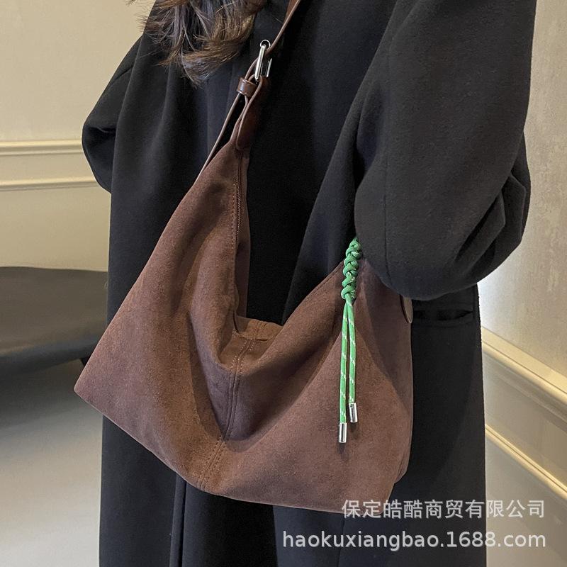 Autumn and Winter Large-capacity Commuting Shoulder Bag Women's 2025 New Retro Underarm Tote Bag Premium Sense