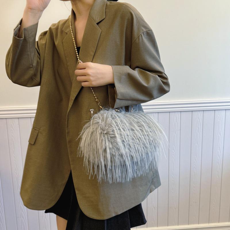 2025 Autumn and Winter New Plush Clutch Bag Women's Versatile Plush Chain Bag Versatile Shoulder Bag Sweet Messenger Bag