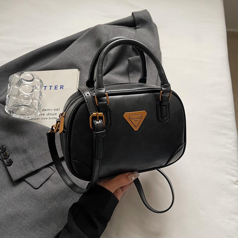 Retro Design Handbag 2025 New Niche Design Commuter Messenger Bag Matte Texture Shoulder Bag