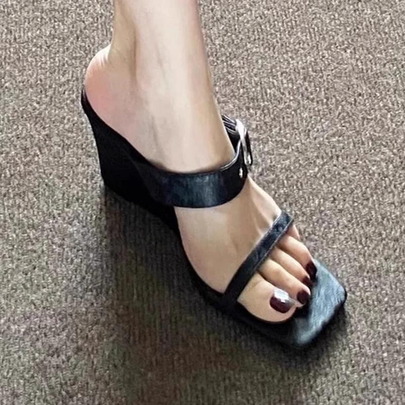 

Клинья Женские тапочки Высокие каблуки Модная обувь Летнее платье Элегантные женские сандалии 2025 Дизайнерские шлепанцы Бренд Mujer Zapatos 34 чёрный