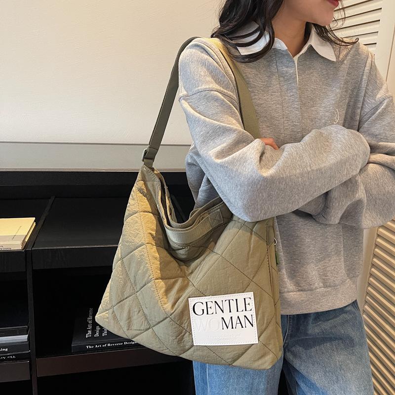 Diamond-shaped Bucket Bag, Large-capacity, Fashionable and High-end Single-shoulder Bag, Light Luxury Crossbody Bag