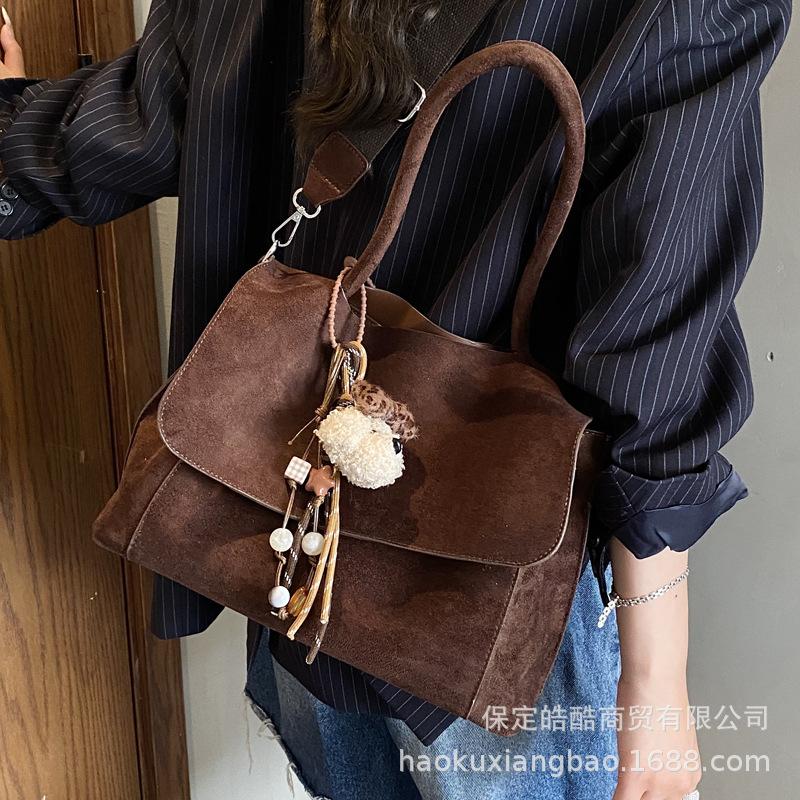 Retro matte large-capacity bag women's 2025 new fashion commuter shoulder messenger bag going out portable tote bag