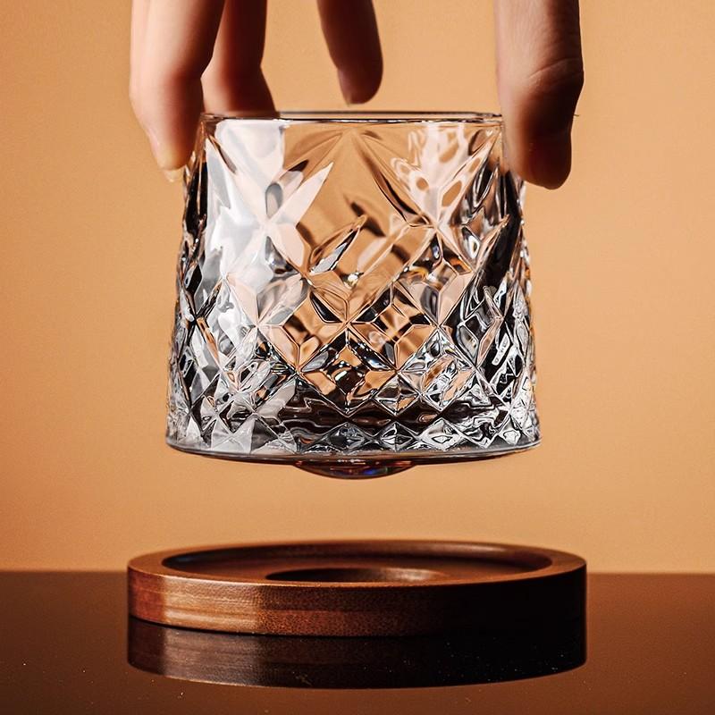 Tumbler Whiskeyglass med Sokkel Krystall Whiskeyglass Roterende Spinnende Vin Cognacglass Kopp Drikkeglass til Bar Hjem