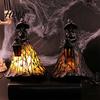 Dekorative Nachtatmosphärenlampe Halloween Hexenlampe, Gotischer Tisch mit Laterne im Buntglasstil, Handgefertigte Innendekoration LED Harzlicht