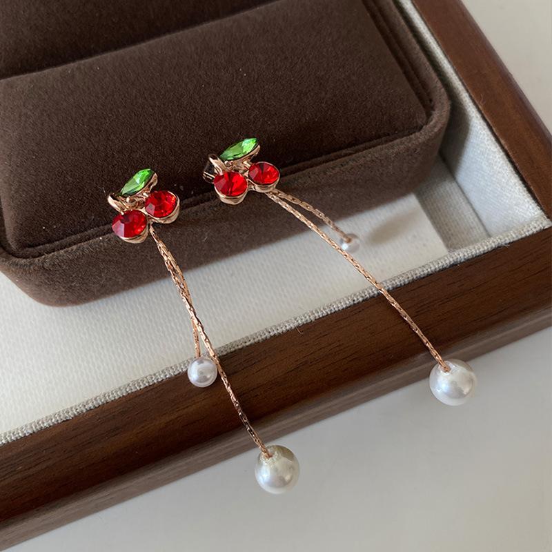 

Маленькие красные серьги в виде вишен, свежий и сладкий темперамент, длинные серьги с бахромой из жемчуга, женские праздничные серьги к китайскому Новому году. красный