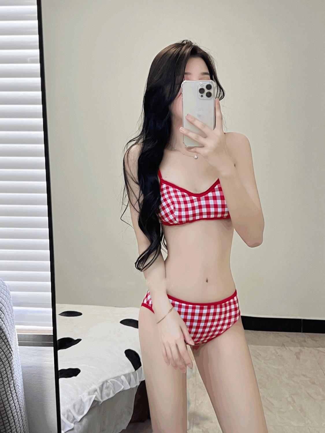 Swimsuit Women s Factory Dopamine Wear Split Bikini Four-Piece Set Pure Desire Wind Conservative Long Sleeve Hot Spring S