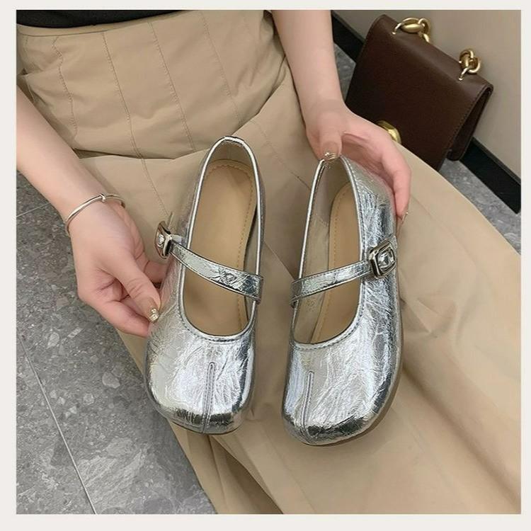 

Mary Jane shoes 2024 summer new shallow mouth round head one-word buckle strap flat bottom fashion versatile pearl shoelace single shoes 40 срібний