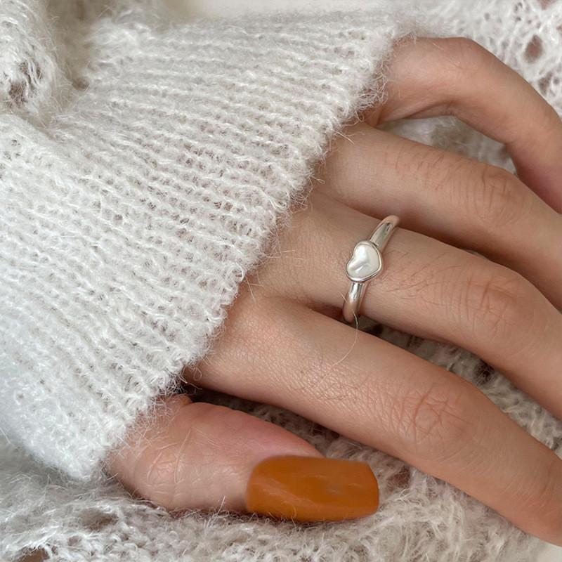 Elegant Shell White Heart Ring For Women Modern Minimalist Geometric Adjustable Copper Ring Statement