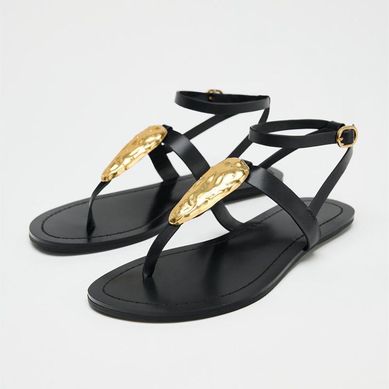 Fashion Fashion Metal Decoration Flat Sandals Women Luxury Designer Ankle Strap Flip Flops Summer Light Comfortable Slippers Sandalias