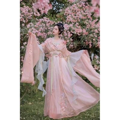 Sada růžových dámských šatů ve stylu čínské dynastie Wei a Jin s motivem lotosu Hanfu