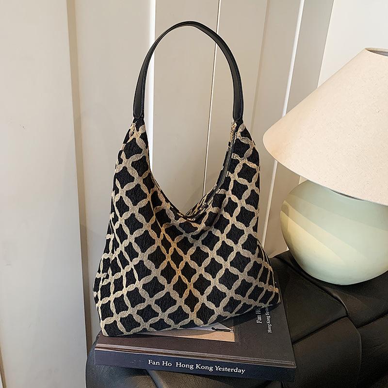 

Сумка в стиле ретро премиум-класса женская 2025 новая осенне-зимняя модная простая наплечная сумка большой вместимости для поездок на работу