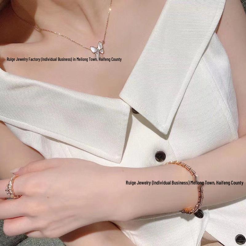 Exquisite Natural White Mother-of-Pearl Butterfly Clavicle Necklace for Women