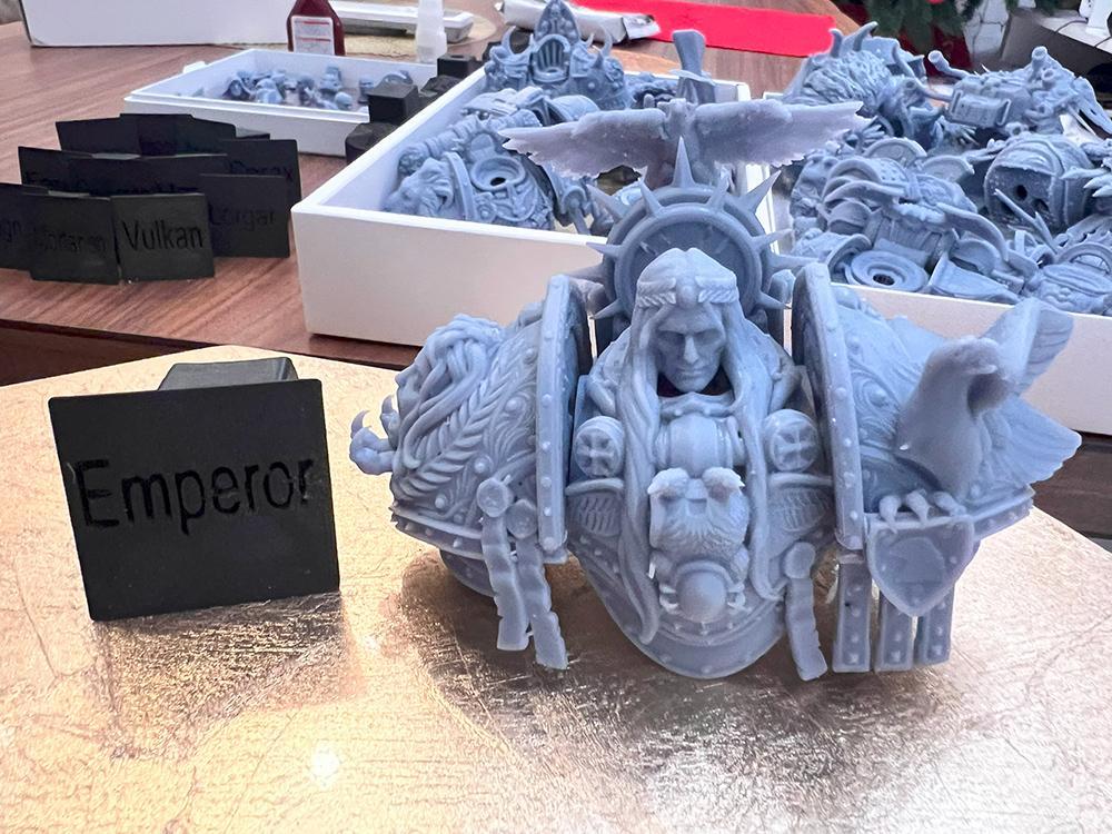 

[USED] Exclusive Warhammer 40K Emperor of Mankind 3D Printed Bust