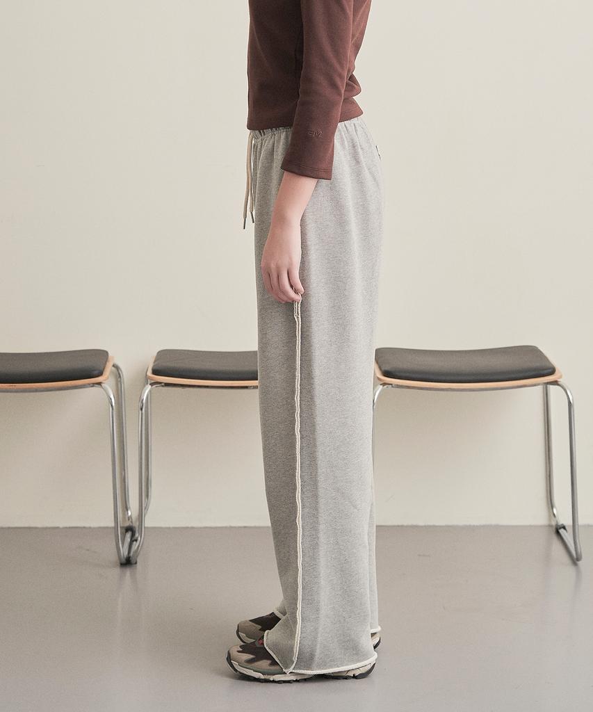 Iteoneolmomeonteu Cutting Line Sweatpants _ Gray