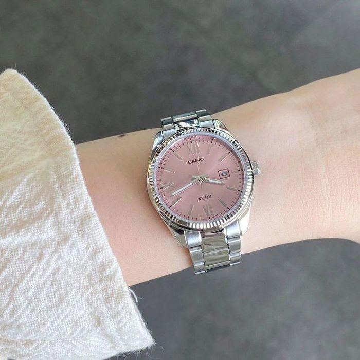 Montre Femme - CASIO - Cadran Sunray - Étanche 50m - Acier Inoxydable - Quartz