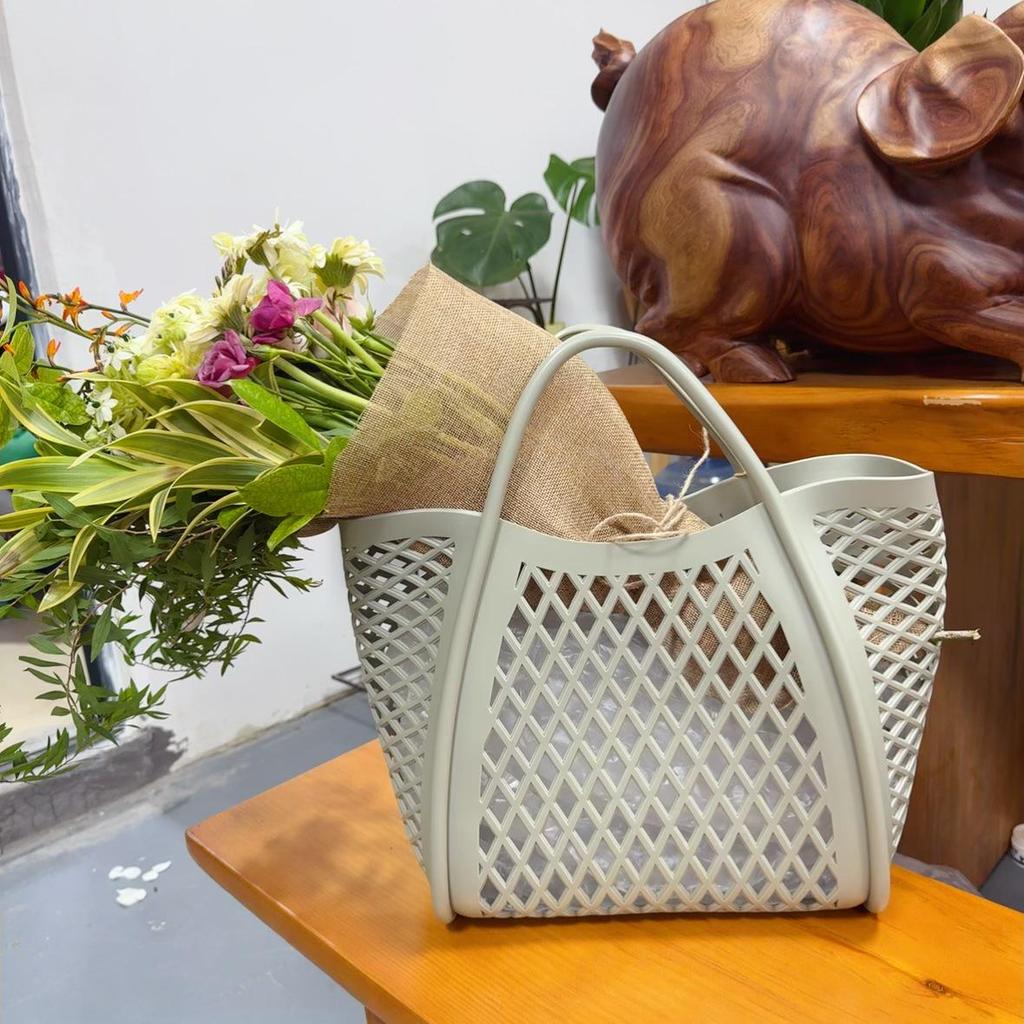 Bolsa de mão de gelatina de silicone: Design oco, multiuso para compras, piqueniques, praia, banho e vegetais.